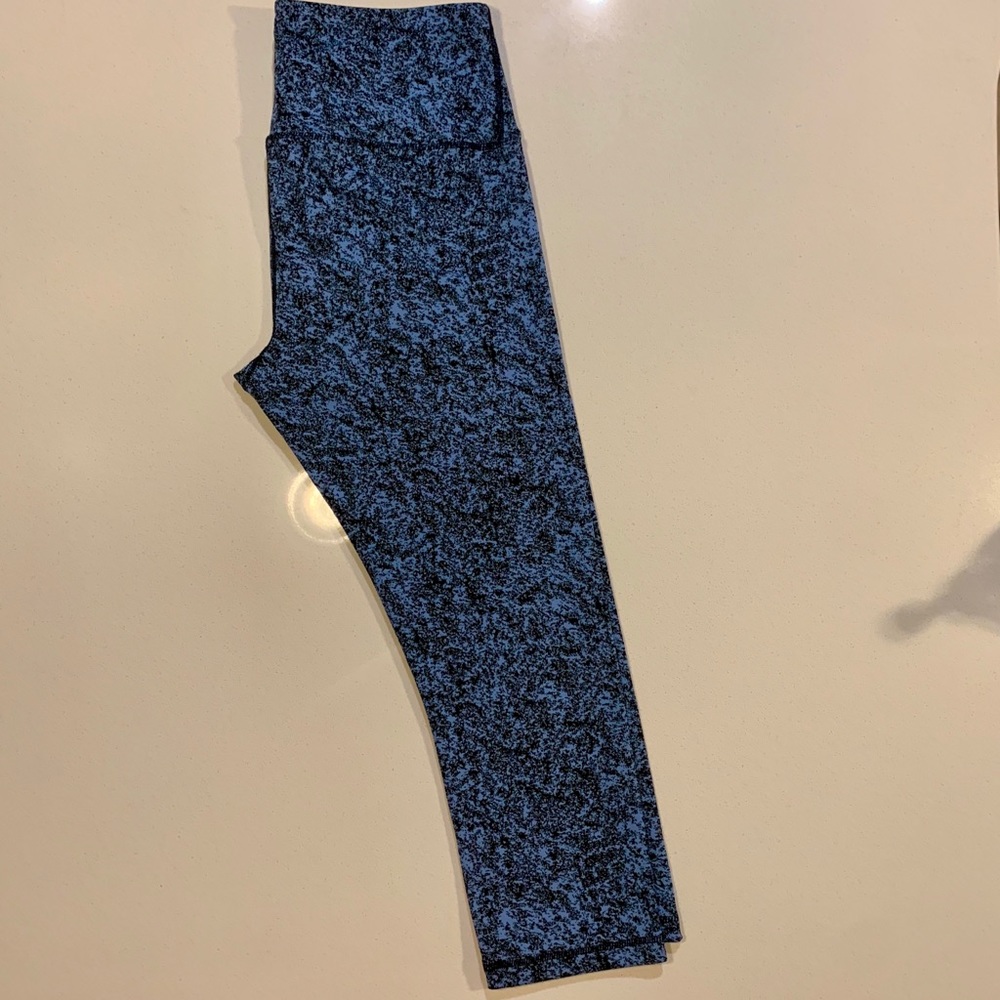 Set of two size large cropped yoga pants